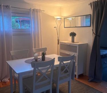 Tibro House | Stuga med spabad närhet till sjön Örlen