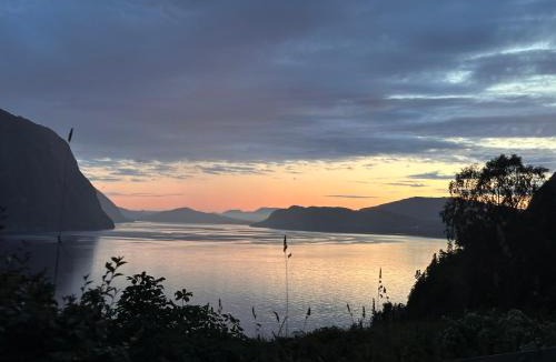 Stordal Apartment | Peaceful Fjord Hideaway close to Geiranger, Trollstigen and Ålesund