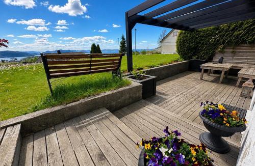 Jorpeland Apartment | Cozy Landscape House, Near pulpit Rock