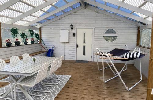 Hokerum Apartment | Stor lägenhet ovanpå café ute på landet
