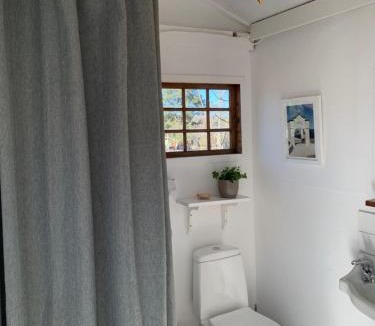 Saltsjobaden House | Havsnära sommarhus på Älgö