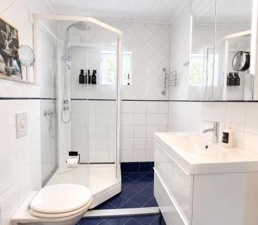 Svolvaer Villa | Central 5 Bedroom Villa with Svolværgeita View