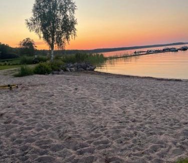 Tibro House | Stuga med spabad närhet till sjön Örlen