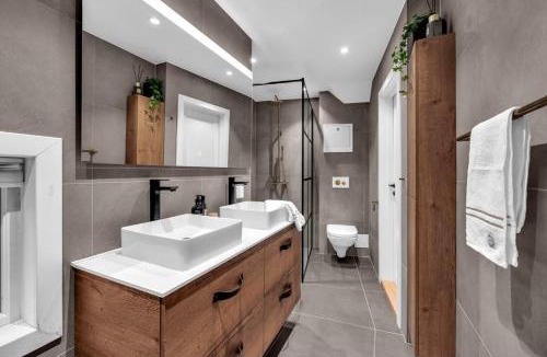 Hovik Apartment | Sunny Garden Stay