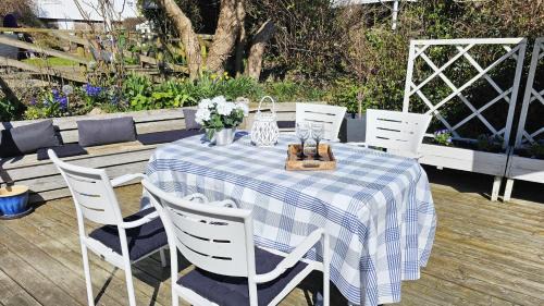 Ellos House | Charming cottage by the sea in Ellos SE09184