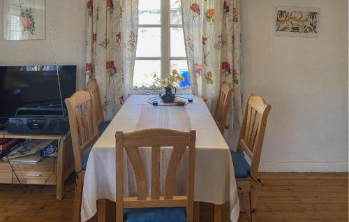 Edsbruk House | Cozy Home In Hulta Edsbruk With Sauna