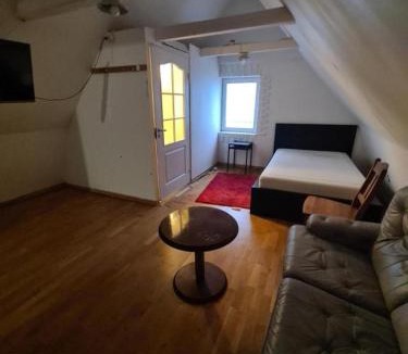 Tomelilla Hostel | Blu hus