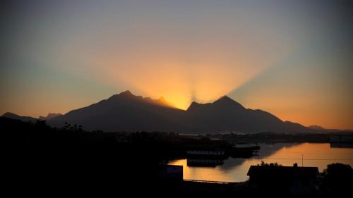 Gravdal House | Lofoten Light - Private Rooms with Shared Facilities