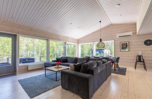 Yllasjarvi Villa | Villa Hellitä - Private 3BR Villa with Hot Tub