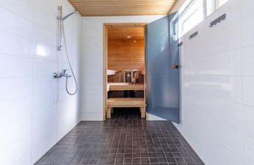 Yllasjarvi Villa | Villa Hellitä - Private 3BR Villa with Hot Tub