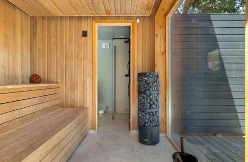 Dalaro Villa | House with its own jetty, high standard - Dalarö