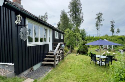 Munkfors Apartment | Rustic Haven Bed and Breakfast -Entire Private Apartment 2km from Klarälvsbanan and Swimming area