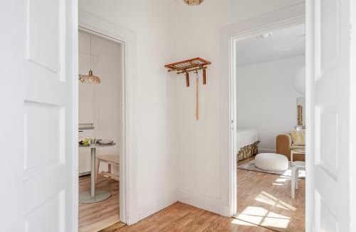 Norrmalm Apartment | Newly Renovated Elegant Studio Vasastan Odenplan