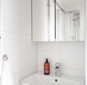 Norrmalm Apartment | Newly Renovated Elegant Studio Vasastan Odenplan