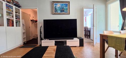 Keskinen District Apartment | Cosy Big 2 room kitchen bathtub parking big TV