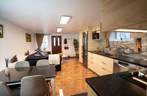 Centrala Sodertalje Apartment | Villa floor with patio