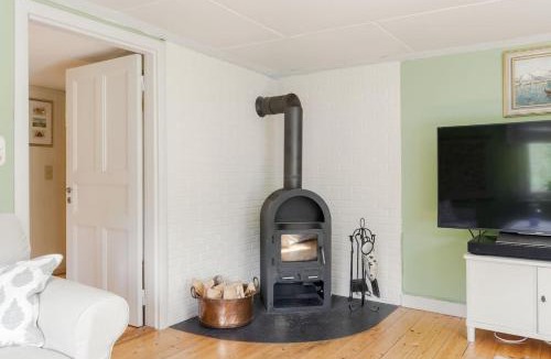 Kosta House | 3BR In Kosta - Fire pit, gathering room, Lake and Pub