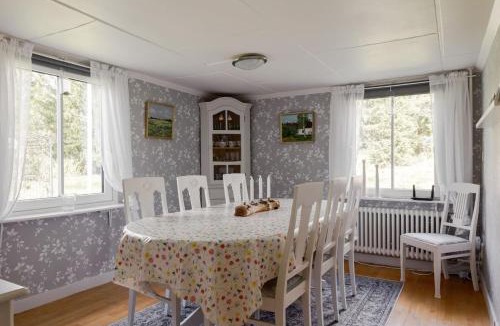 Kosta House | 3BR In Kosta - Fire pit, gathering room, Lake and Pub