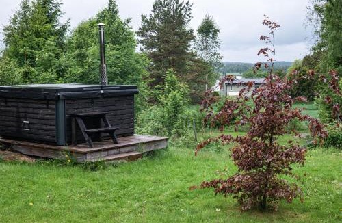 Hobol Municipality House | Modern cabin by Lake Lyseren with large private grounds