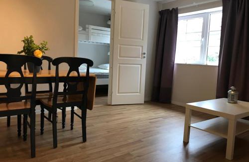 Stora Fro Bed & Breakfast | Kollberggården, Stugor & Rum