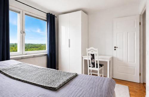 Akalla House | Room in Apartment with Shared Bathroom and Kitchen