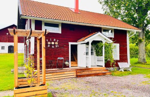 Vretstorp Bed & Breakfast | Rosengården - Viby B&Bi