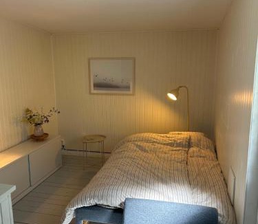 Vikbolandet House | 'Ekhaga Cabins' Lillestugan