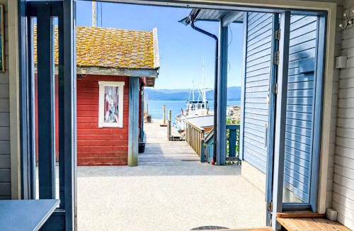 Florø House | Holiday Home Rorbu by Interhome