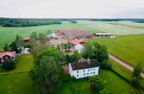Kristinehamn House | Åkerbo gård charmigt renoverad flygelbyggnad
