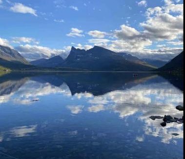 Storfjord Apartment | Seaview apartment between Lyngen Alps and Tamok