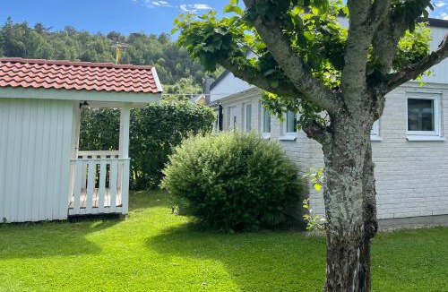 Fjallbacka Apartment | Private Guest Apartment with Separate Entrance in Fjällbacka