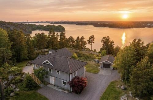 Saltsjo Boo Apartment | Modern Seaside Guesthouse with Archipelago Views