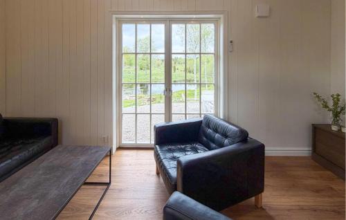 Holsbybrunn House | Beautiful Home In Holsbybrunn With Wifi