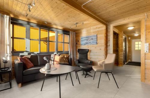 Kvaloya Resort | Lauklines