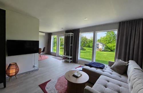 Forsa Apartment | Stilren och nybyggd lägenhet nära E4 R84 Hudiksvall