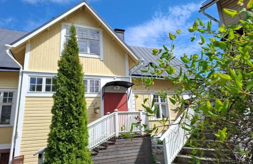 Ekenaes House | 1908 Wooden house apartment - central Tammisaari
