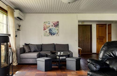 Gullbrandstorp House | Holiday Home Villshärad by Interhome