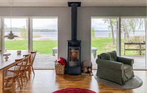 Vanern House | Amazing Home In Kristinehamn With Lake View