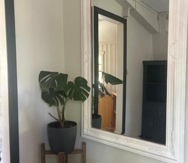 Arjang Apartment | Farmstay Götes Cabin, 2p