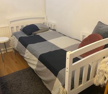 Aby Apartment | Egen lägenhet i villa - Åby centrum
