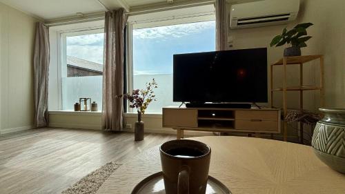 Kabelvag Apartment | Newly Renovated Apartment in Lofoten with Free Parking and fast Wi-Fi