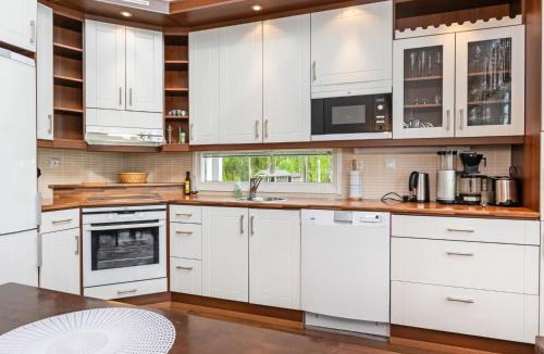 Paltamo House | Holiday Home Paltamon golfhovi b by Interhome
