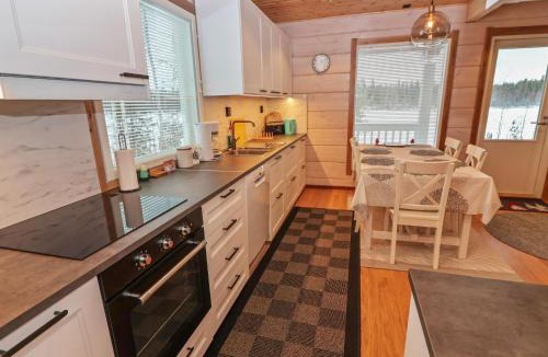 Pello House | Holiday Home Huvila tornionjoen rannalla by Interhome