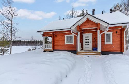 Pello House | Holiday Home Huvila tornionjoen rannalla by Interhome