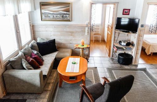 Lampivaara House | Holiday Home Lustola b by Interhome