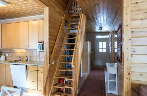Akaslompolo House | Holiday Home Ylläskankare by Interhome