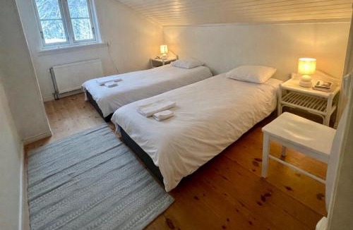 Lerdala Villa | Vallevägen Country Retreat - Private Pond, Fireplace & Nature