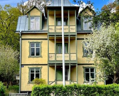 Huvudsta Apartment | Historic apartment by the water STHLM