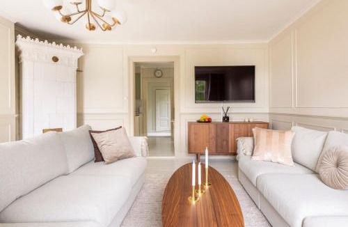 Huvudsta Apartment | Historic apartment by the water STHLM