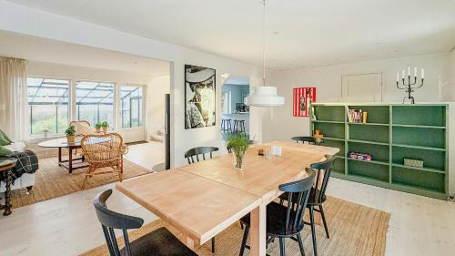 Gislov House | Havsnära Poolvilla Med Medelhavskänsla